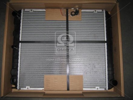 Радиатор охлаждение VOLVO 740/760/940 MT 82-96 NISSENS 65545A (фото 1)